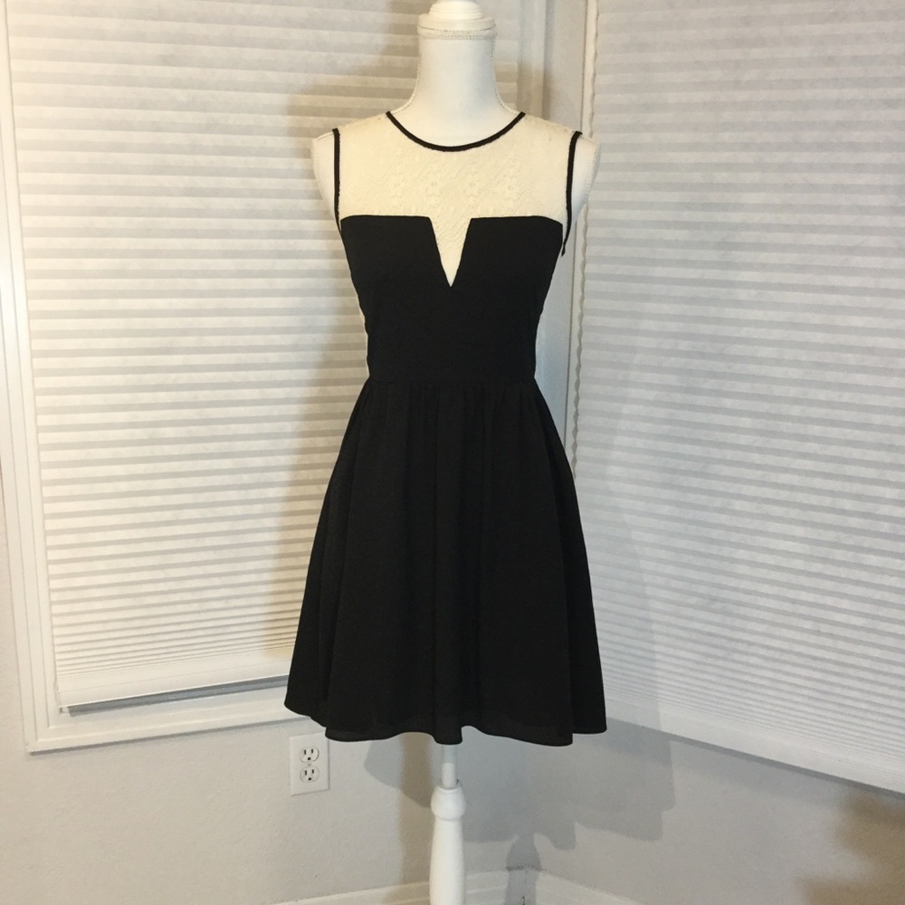 Rachel Roy black with white lace dress! 💕